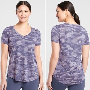 NWOT ATHLETA Breezy Scoop V-Neck Tee